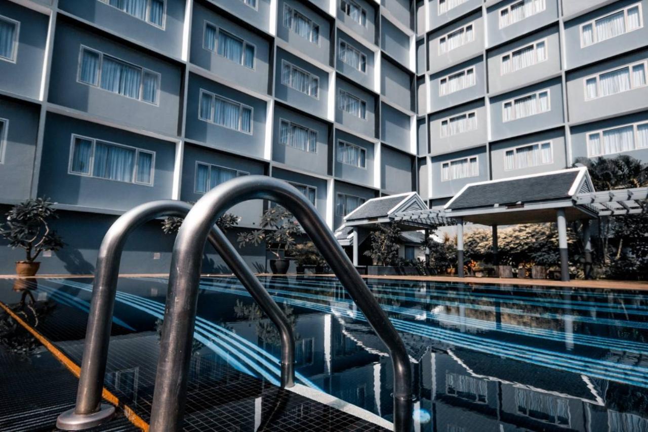 Witz Bangkok Ramkhamhaeng Hotel Exterior foto