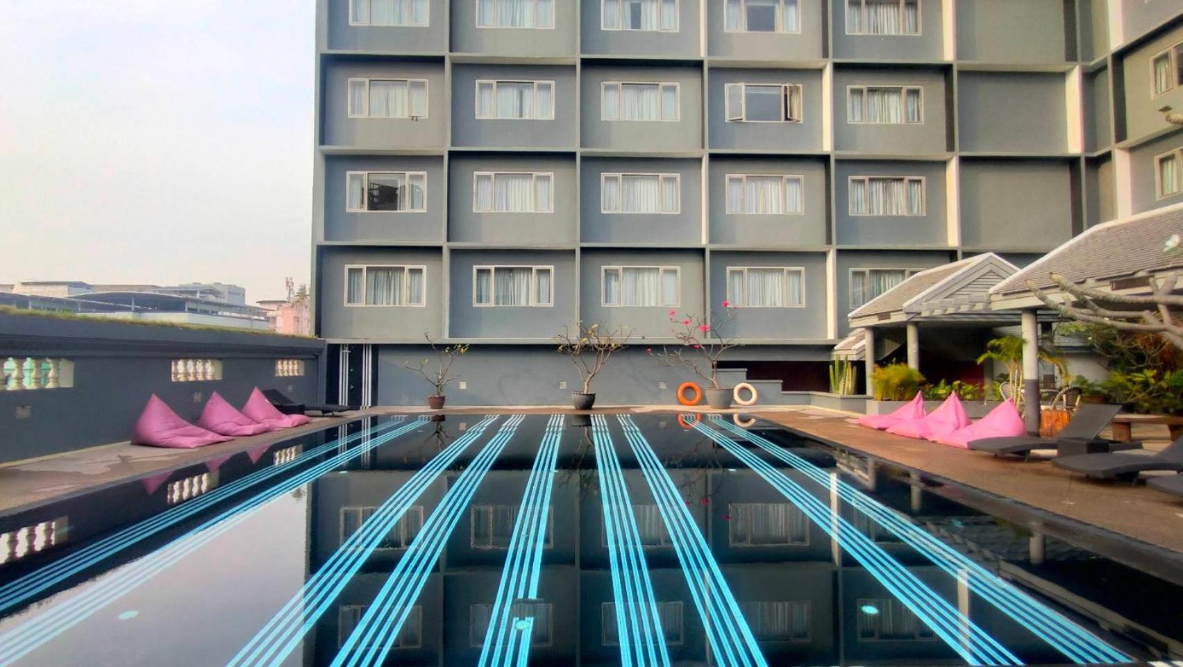 Witz Bangkok Ramkhamhaeng Hotel Exterior foto