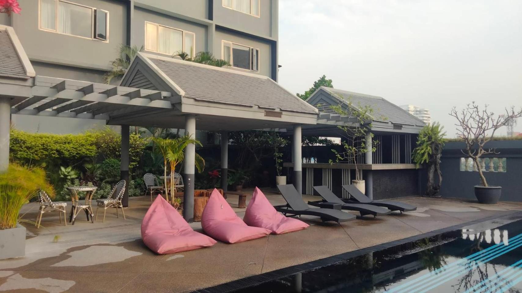Witz Bangkok Ramkhamhaeng Hotel Exterior foto