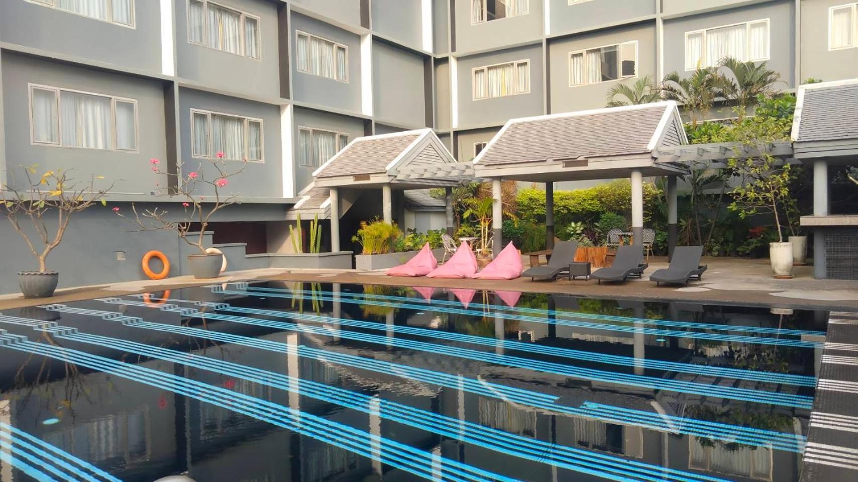 Witz Bangkok Ramkhamhaeng Hotel Exterior foto