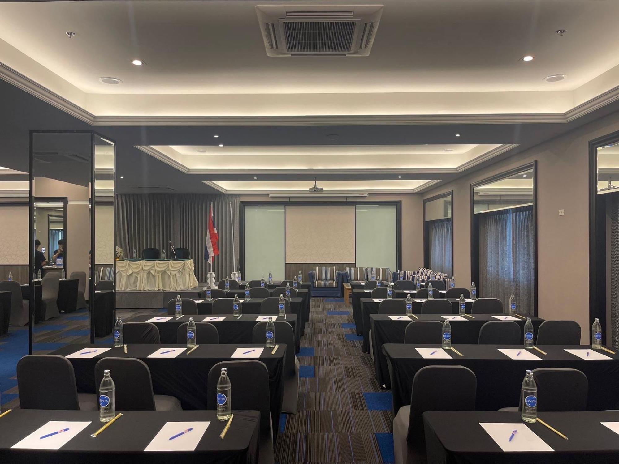 Witz Bangkok Ramkhamhaeng Hotel Exterior foto